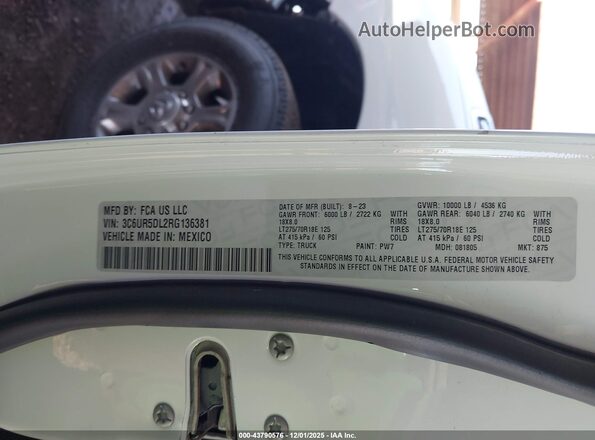 3C6UR5DL2RG136381 2024 RAM 2500 White ძრავის განყოფილების ხედი