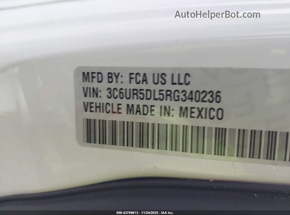 3C6UR5DL5RG340236 2024 RAM 2500 White Շարժիչի բաժամունքի տեսք
