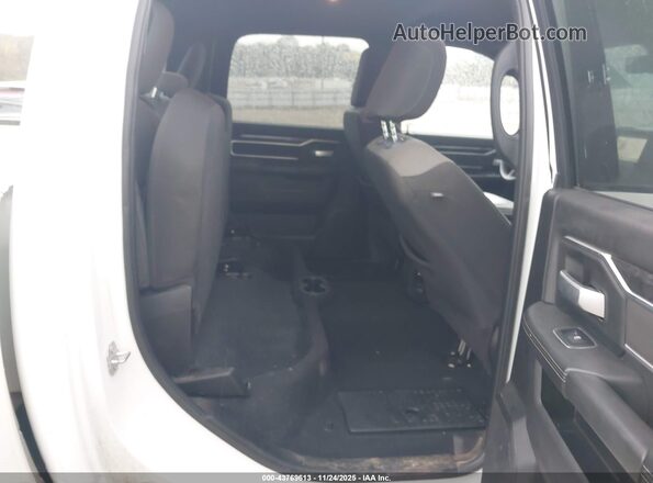 3C6UR5DL5RG340236 2024 RAM 2500 White VIN կոդի պիտակի տեսք