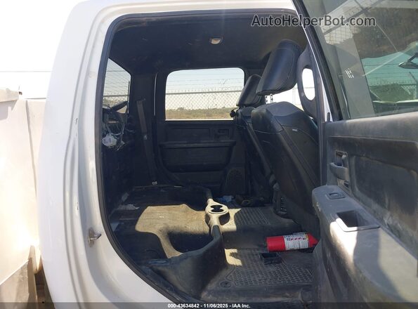 3C7WR5HJ9NG273650 2022 RAM 2500 White Vista de la etiqueta del VIN