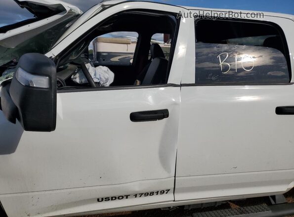 3C7WRNFL0RG333048 2024 RAM 5500 White Front interior view
