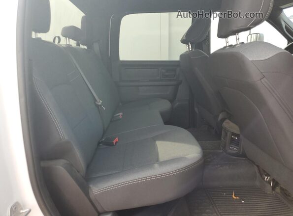3C7WRTCL4NG320533 2022 RAM 3500 White Widok tylnych siedzeń