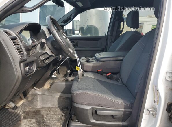3C7WRTCL4NG320533 2022 RAM 3500 White Widok wnętrza z przodu