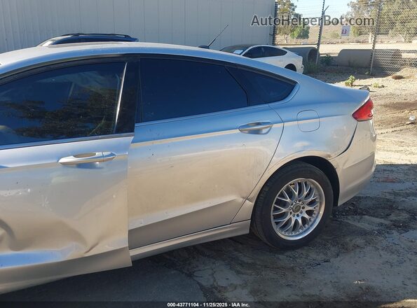 3FA6P0LU3HR344217 2017 FORD FUSION HYBRID Серебряный Вид спереди