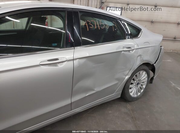 3FA6P0LU6GR333050 2016 FORD FUSION HYBRID Silver Widok z przodu