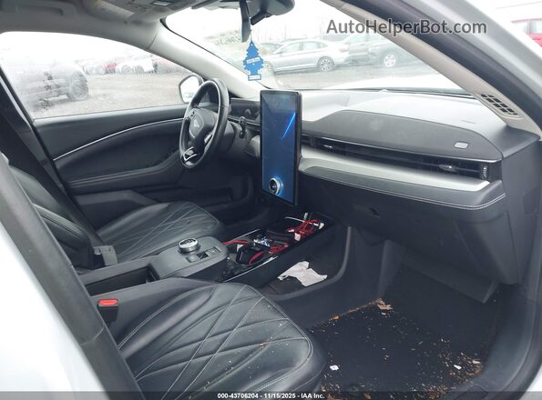 3FMTK1SS9MMA50471 2021 FORD MUSTANG MACH-E Gray Front interior view