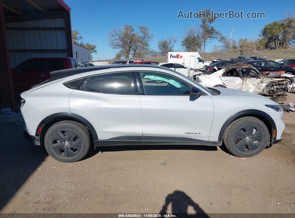 3FMTK2R78MMA65468 2021 FORD MUSTANG MACH-E White უკანა სალონის ხედი