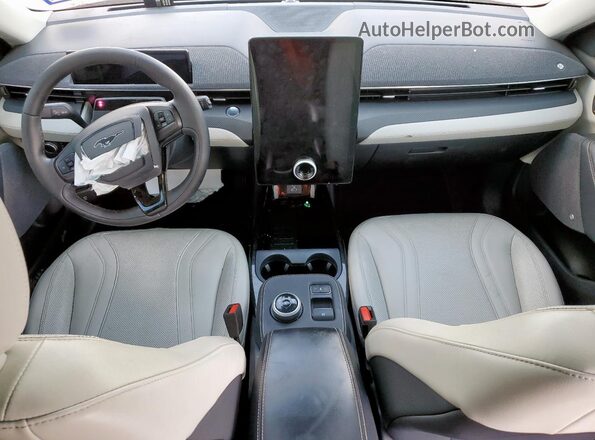 3FMTK3RM9MMA49310 2021 FORD MUSTANG MACH-E PREMI Красный Вид панели приборов