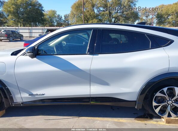 3FMTK3SU3MMA03546 2021 FORD MUSTANG MACH-E PREMI Белый Панорамный вид салона 360°