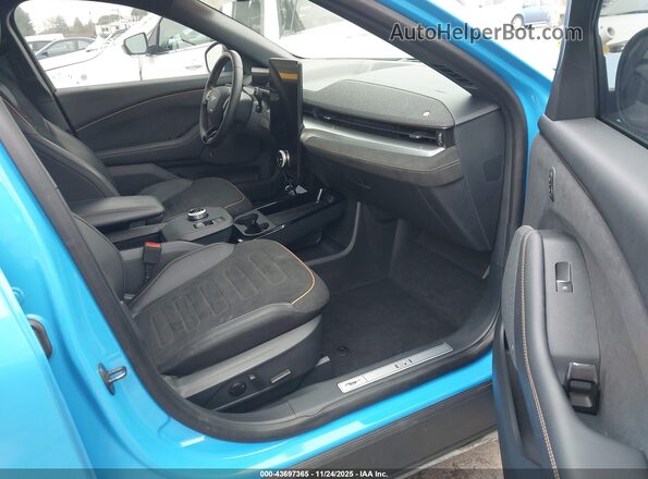 3FMTK4SE2NMA04817 2022 FORD MUSTANG MACH-E Blue Vista interior delantera