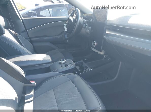 3FMTK4SX3RMA30835 2024 FORD MUSTANG MACH-E White Front interior view