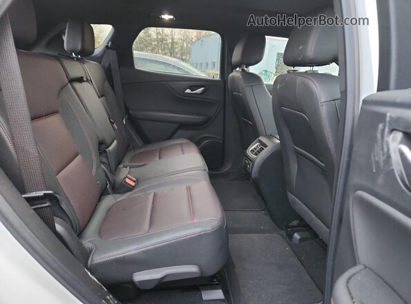 3GNKBKRS0NS189355 2022 CHEVROLET BLAZER White Widok wnętrza z tyłu
