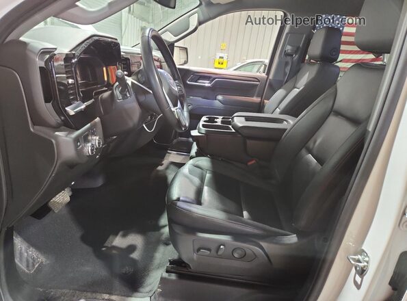 3GTPHDED3SG246906 2025 GMC SIERRA Белый Вид салона спереди