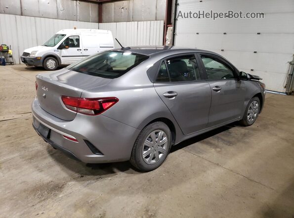 3KPA24AD0NE477873 2022 KIA RIO Gray Trasero derecho