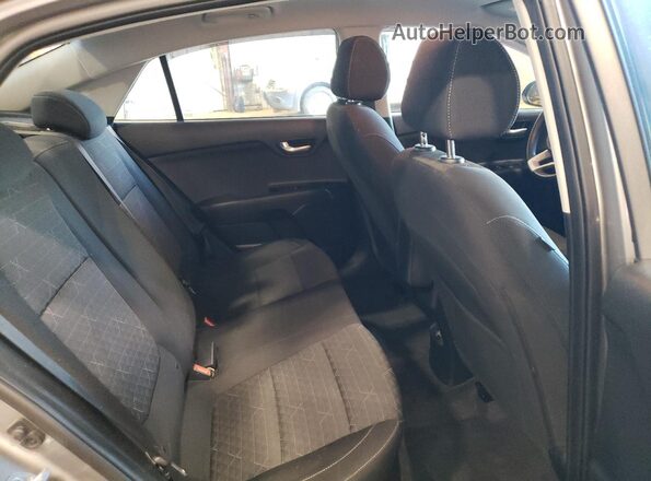 3KPA24AD0NE477873 2022 KIA RIO Gray Vista de los asientos traseros