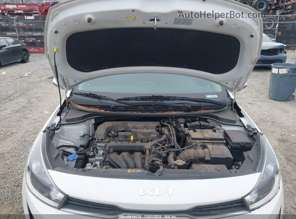 3KPA24AD0NE478733 2022 KIA RIO White Вид ззаду