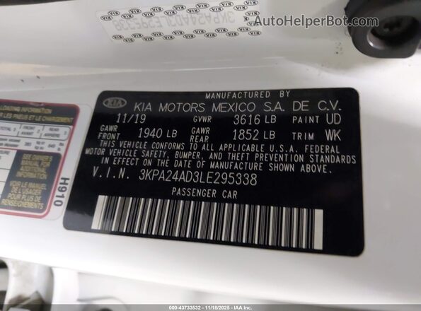 3KPA24AD3LE295338 2020 KIA RIO White ძრავის განყოფილების ხედი
