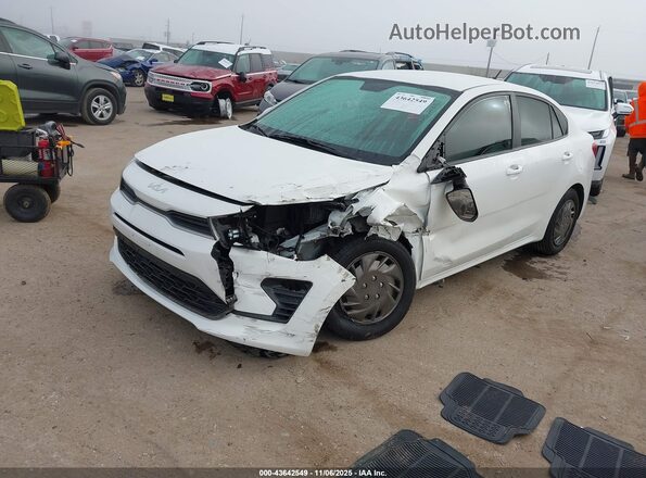 3KPA24AD3NE433785 2022 KIA RIO White Передня ліва чверть