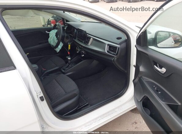 3KPA24AD3NE433785 2022 KIA RIO White Вид салону спереду