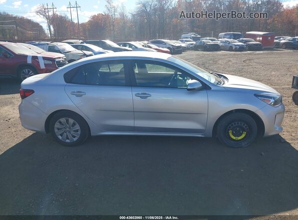 3KPA24AD4LE283103 2020 KIA RIO Silver Rear interior view