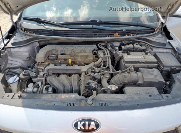3KPA24AD5LE322670 2020 KIA RIO Silver Widok wnętrza z tyłu