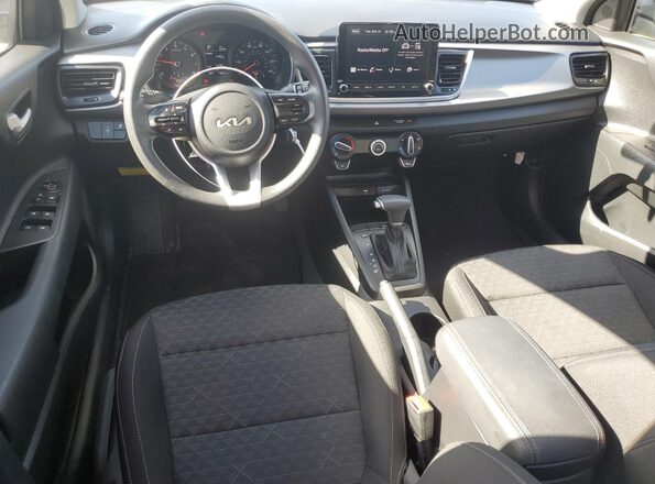 3KPA24AD7NE481080 2022 KIA RIO Silver Widok deski rozdzielczej