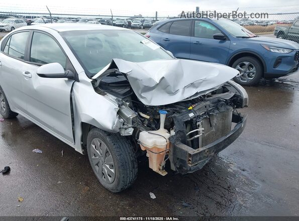 3KPA24ADXLE296602 2020 KIA RIO Silver Դիմացի տեսք