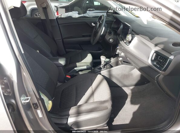 3KPA25AD0PE623343 2023 KIA RIO 5-DOOR Silver Вид салону спереду