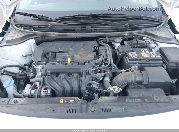 3KPA25AD3PE628908 2023 KIA RIO 5-DOOR White Widok z tyłu
