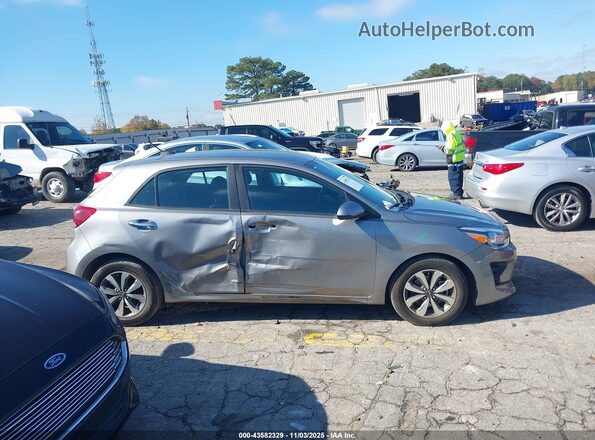 3KPA25AD4PE541194 2023 KIA RIO 5-DOOR Silver Вид задньої частини салону