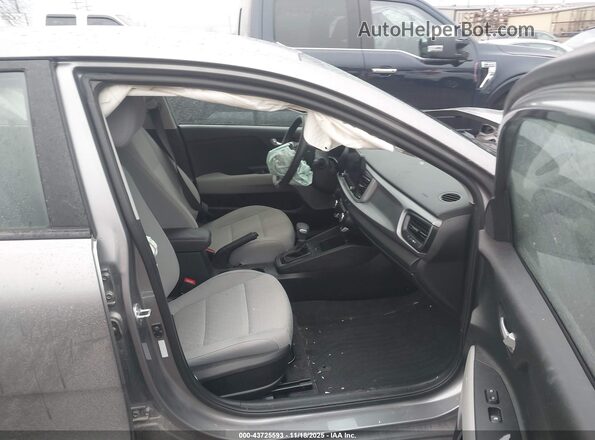3KPA25AD5PE511427 2023 KIA RIO 5-DOOR Gray Widok wnętrza z przodu