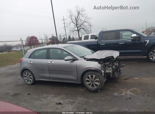 3KPA25AD5PE511427 2023 KIA RIO 5-DOOR Gray Widok wnętrza z tyłu
