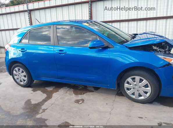 3KPA25AD5PE580103 2023 KIA RIO 5-DOOR Blue Widok wnętrza z tyłu