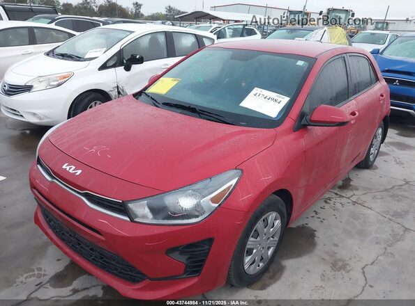 3KPA25AD5PE596348 2023 KIA RIO 5-DOOR Red Przód lewy