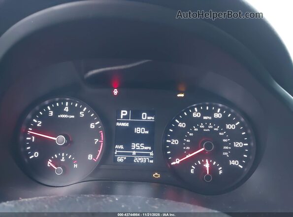 3KPA25AD5PE596348 2023 KIA RIO 5-DOOR Red Widok tylnych siedzeń