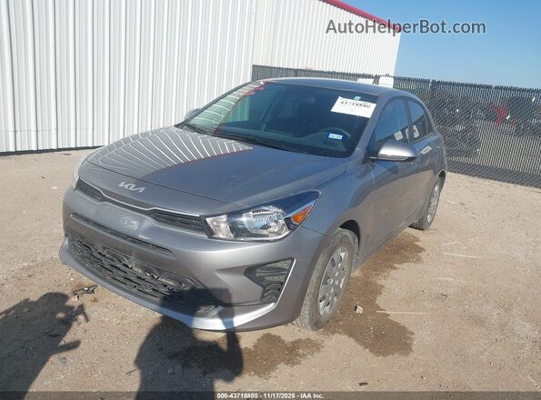 3KPA25AD6PE623203 2023 KIA RIO 5-DOOR Silver წინა მარცხენა ხედი სამი მეოთხედიდან