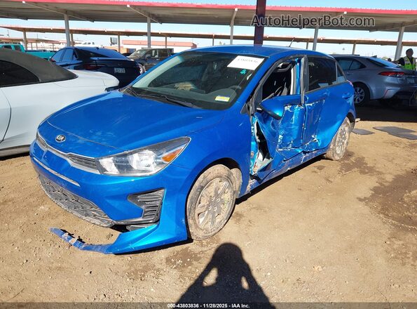 3KPA25AD8ME368002 2021 KIA RIO 5-DOOR Blue Առջևի ձախ երեք քառորդ տեսարան