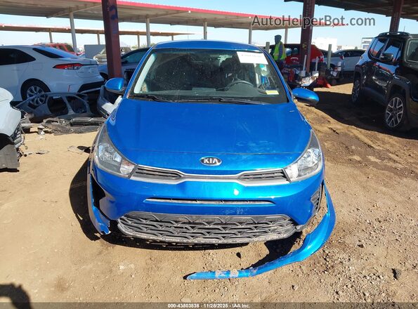 3KPA25AD8ME368002 2021 KIA RIO 5-DOOR Blue Սալոնի հետևի տեսք