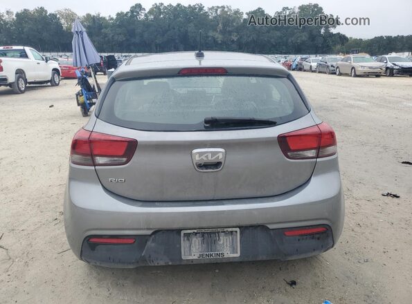 3KPA25AD8NE463872 2022 KIA RIO Серебряный Вид сзади