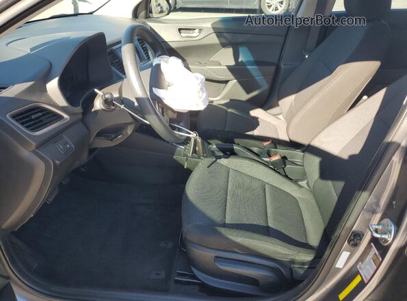 3KPC24A36JE021046 2018 HYUNDAI ACCENT Угольный Вид салона спереди