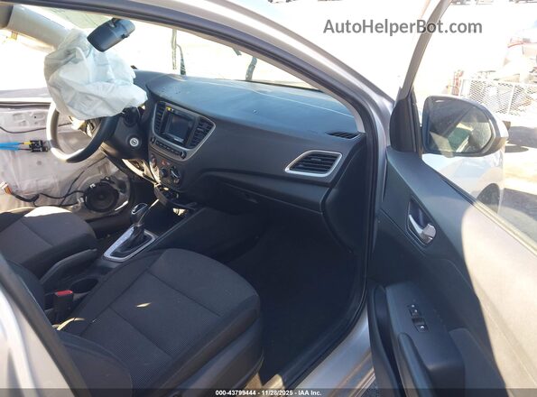 3KPC24A61LE108902 2020 HYUNDAI ACCENT Silver Սալոնի դիմացի տեսք