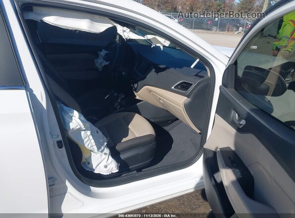 3KPC24A66NE180522 2022 HYUNDAI ACCENT Белый Вид салона спереди