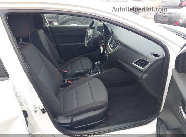 3KPC24A67ME136477 2021 HYUNDAI ACCENT White Widok wnętrza z przodu