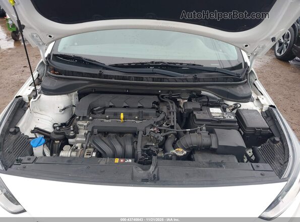3KPC24A67ME136477 2021 HYUNDAI ACCENT White Widok z tyłu