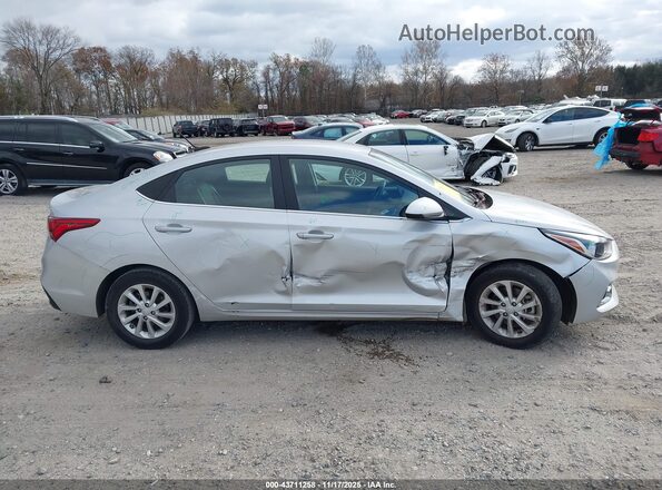 3KPC24A6XNE190048 2022 HYUNDAI ACCENT Серебряный Вид задней части салона