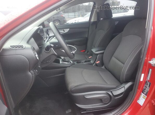 3KPF24AD0NE450761 2022 KIA FORTE Red Widok wnętrza z przodu