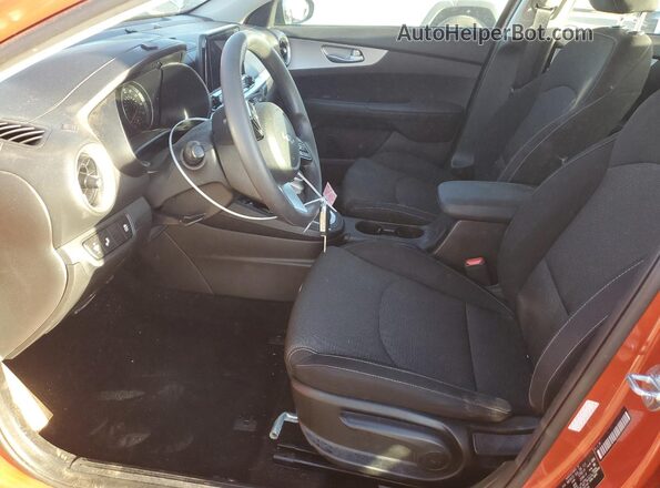 3KPF24AD2PE638099 2023 KIA FORTE Orange Սալոնի դիմացի տեսք
