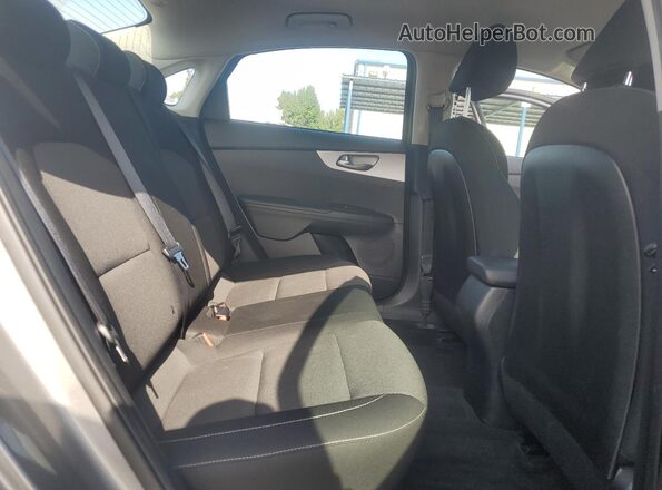 3KPF24AD3NE478134 2022 KIA FORTE Gray Widok tylnych siedzeń