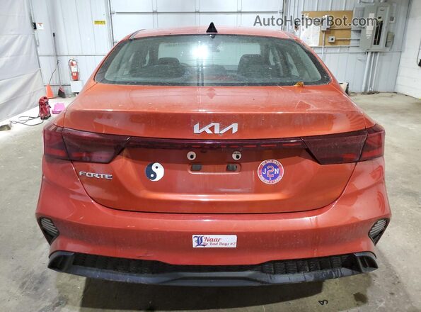 3KPF24AD3NE494429 2022 KIA FORTE Оранжевый Вид сзади