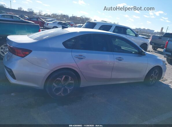 3KPF24AD4LE221528 2020 KIA FORTE Серебряный Вид задней части салона